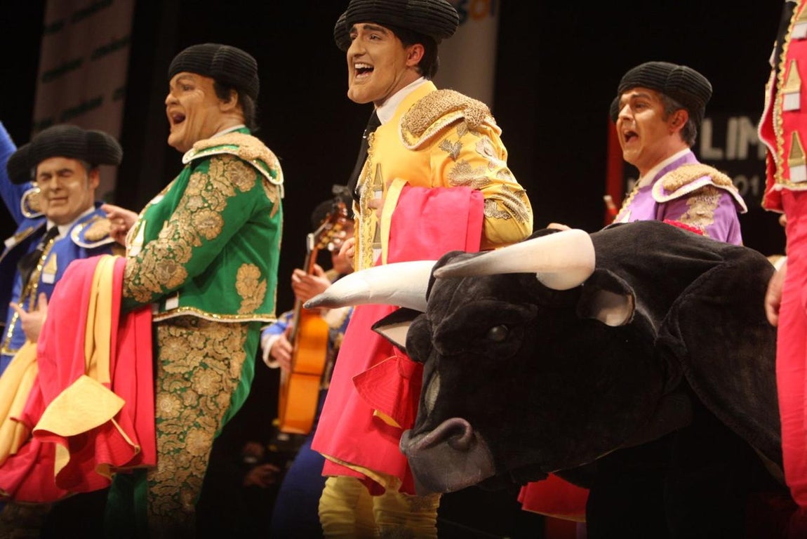 FOTOS: chirigota &#039;Una corrida en tu cara&#039; en Semifinales del COAC 2018