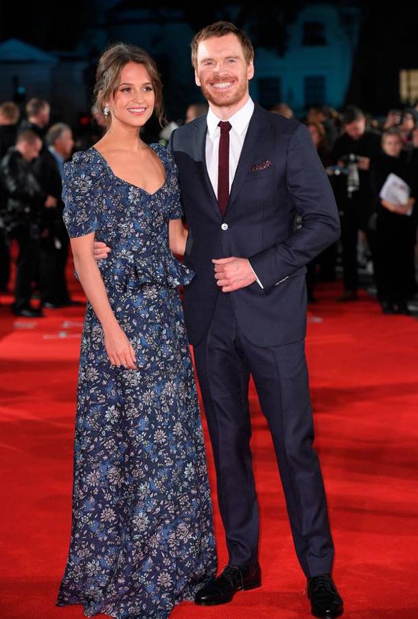 Alicia Vikander y Michael Fassbender. Pocas parejas de Hollywood pueden eclipsar a Vikander y Fassfender cuando se dejan ver juntos (que no es demasiado a menudo). La actriz es una de las mejor vestidas sobre la alfombra roja como embajadora que es de Louis Vuitton y el actor es uno de los que mejor lleva el traje cuando la ocasión lo requiere.