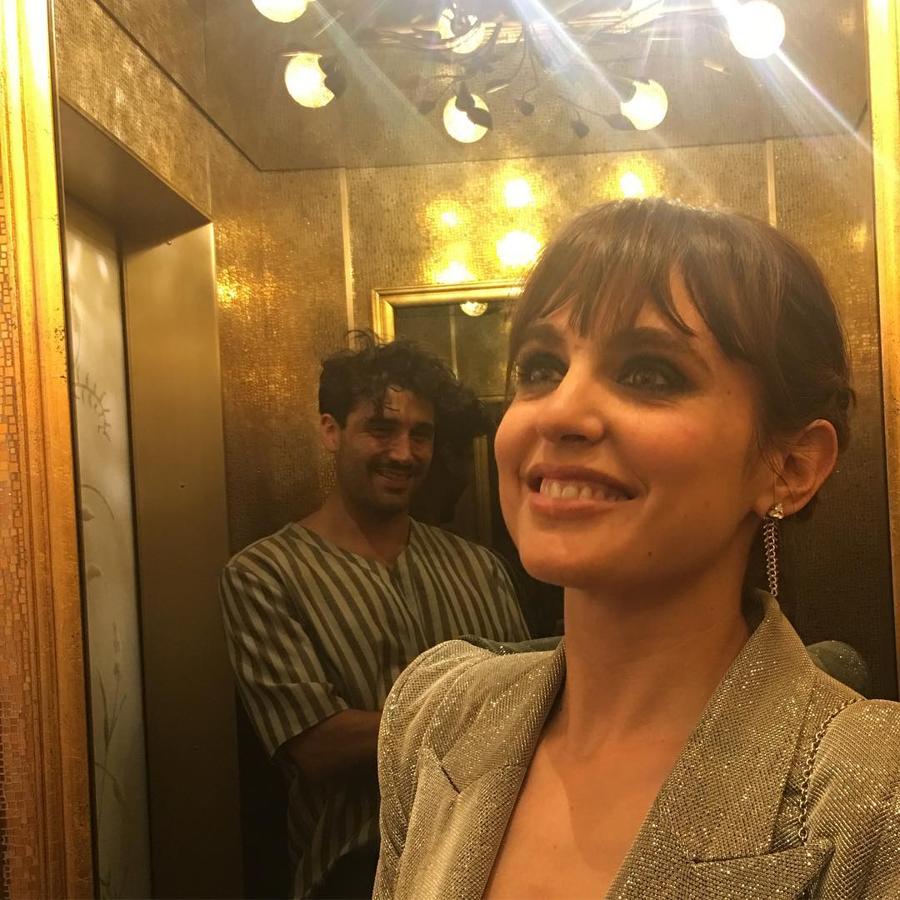 Verónica Echegui y Álex García. Beben de la estética 'hipster' pero sus looks tienen también un halo kitsch que los convierten en triunfadores