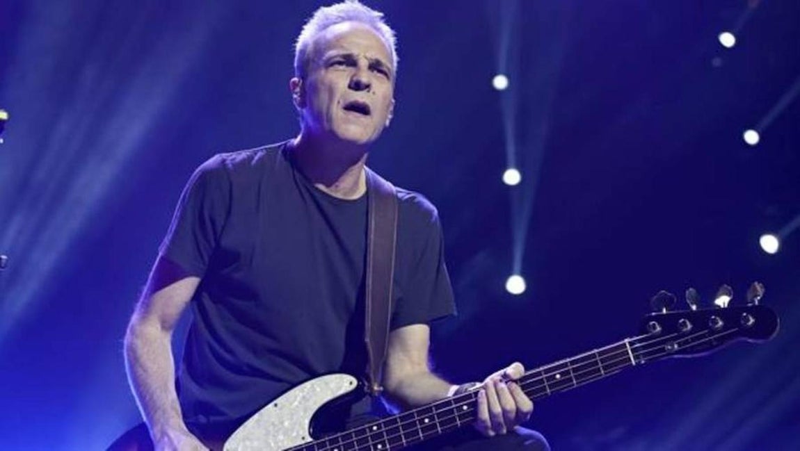 David Summers se separa de su mujer y presume de nueva pareja. A sus 53 años, el líder de Hombres G se ha separado de la madre de sus dos hijos y pasea feliz junto a una joven rubia