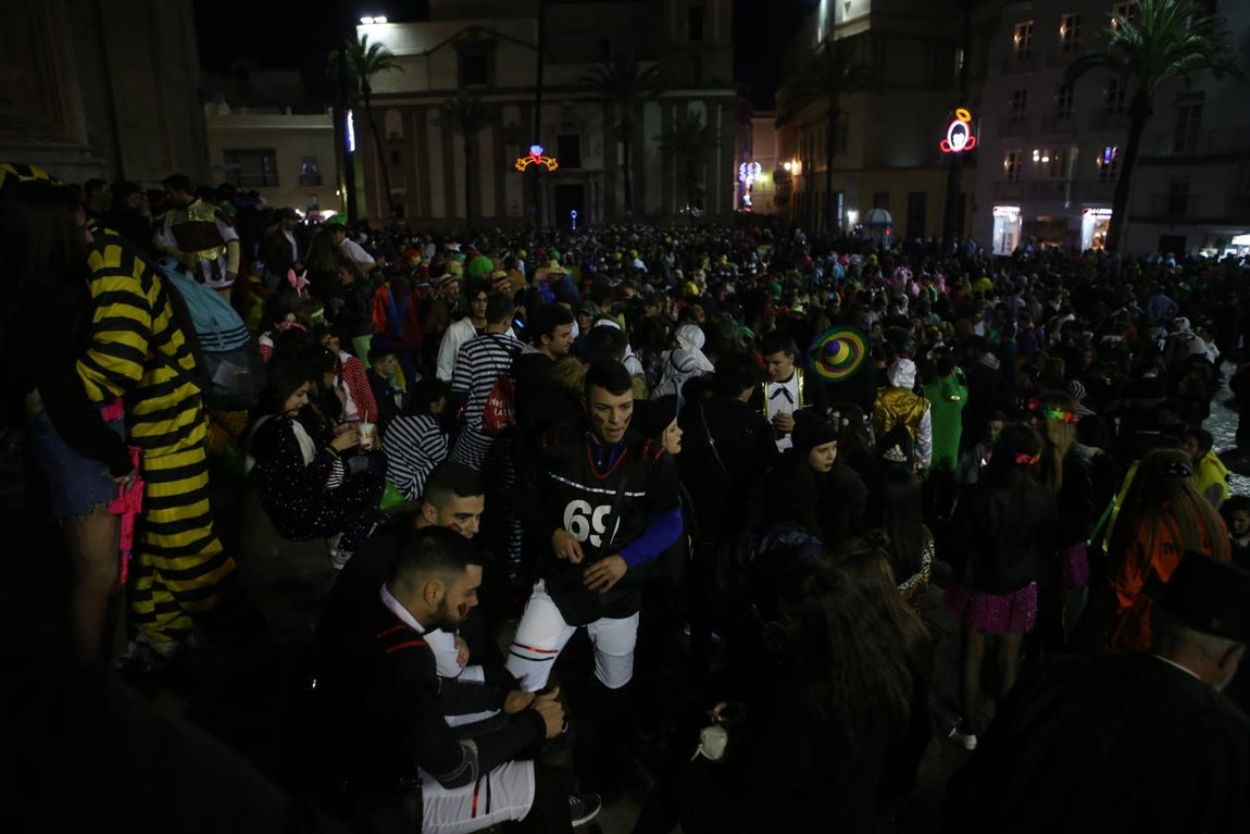 FOTOS: Gran ambiente en el pregón y en la 1ª noche de sábado de carnaval