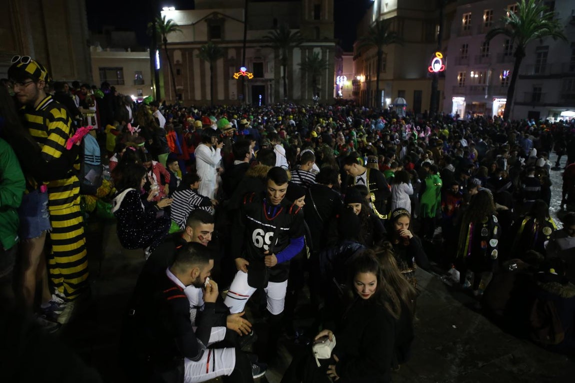 FOTOS: Gran ambiente en el pregón y en la 1ª noche de sábado de carnaval