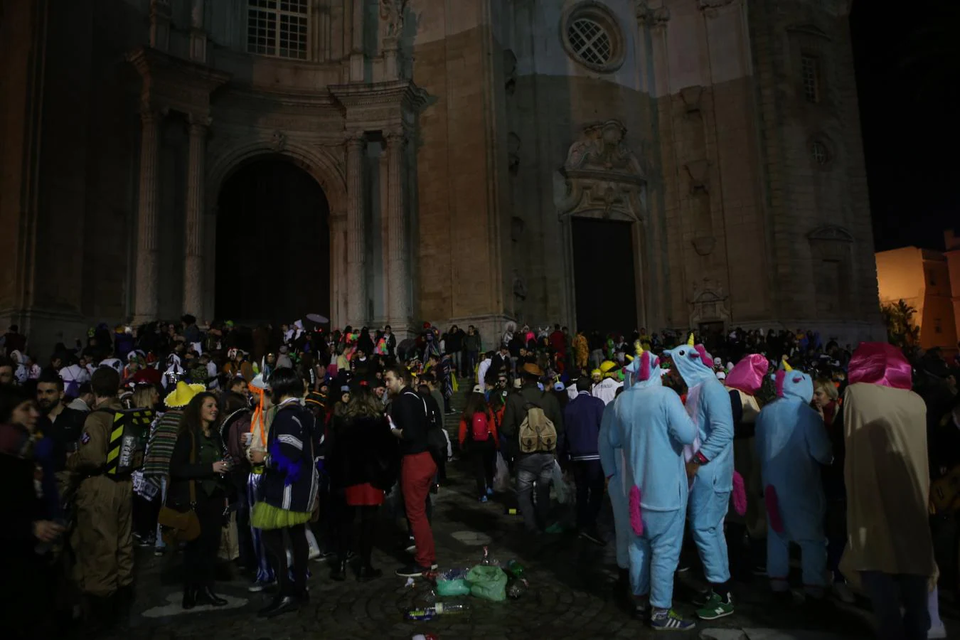 FOTOS: Gran ambiente en el pregón y en la 1ª noche de sábado de carnaval