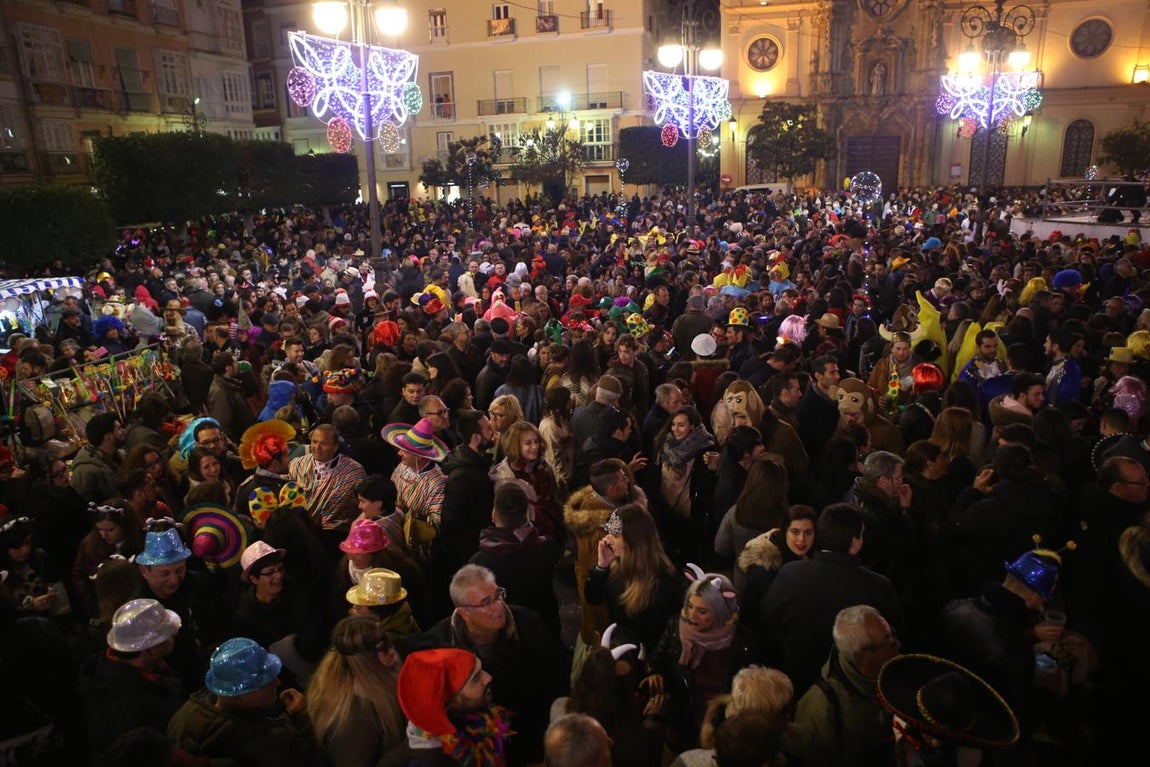 FOTOS: Gran ambiente en el pregón y en la 1ª noche de sábado de carnaval