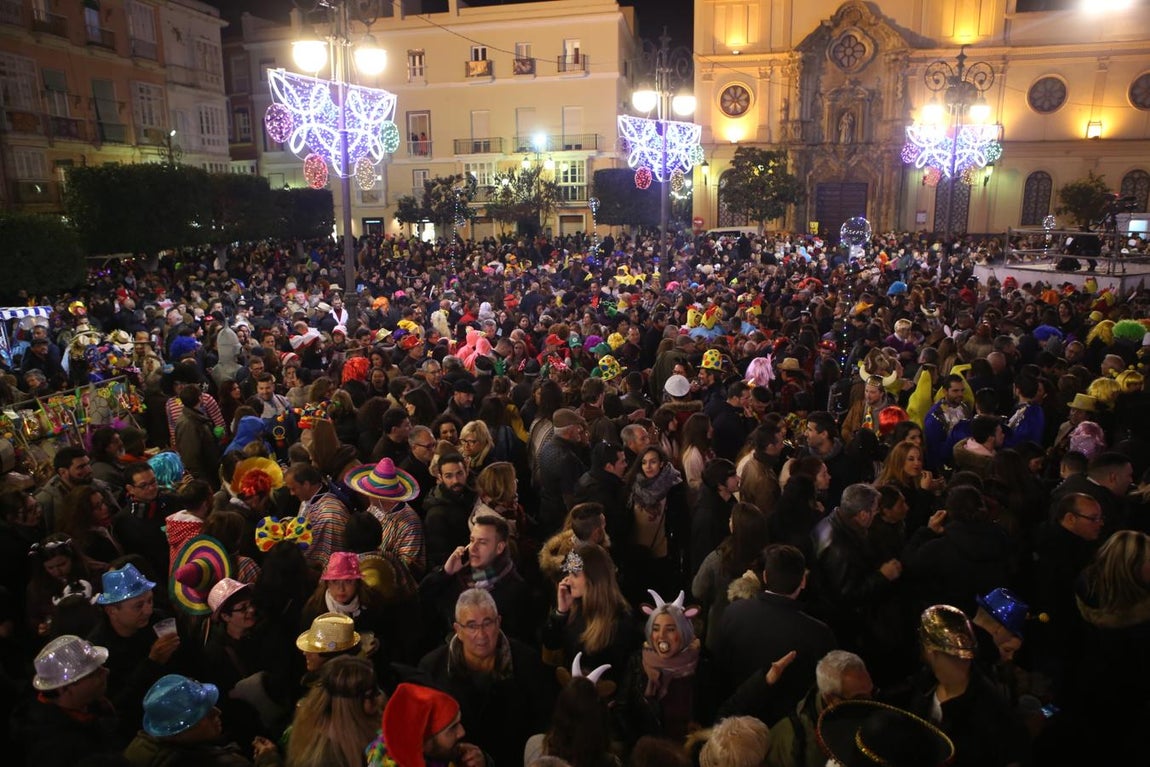 FOTOS: Gran ambiente en el pregón y en la 1ª noche de sábado de carnaval
