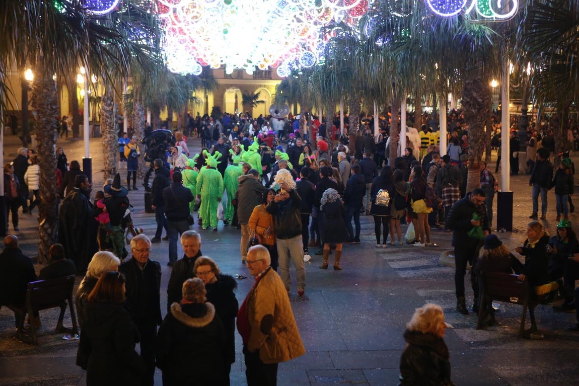 FOTOS: Gran ambiente en el pregón y en la 1ª noche de sábado de carnaval