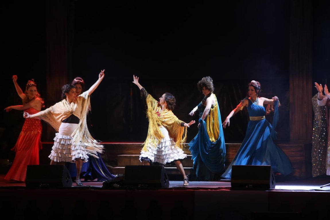 FOTOS: Gran ambiente en el pregón y en la 1ª noche de sábado de carnaval