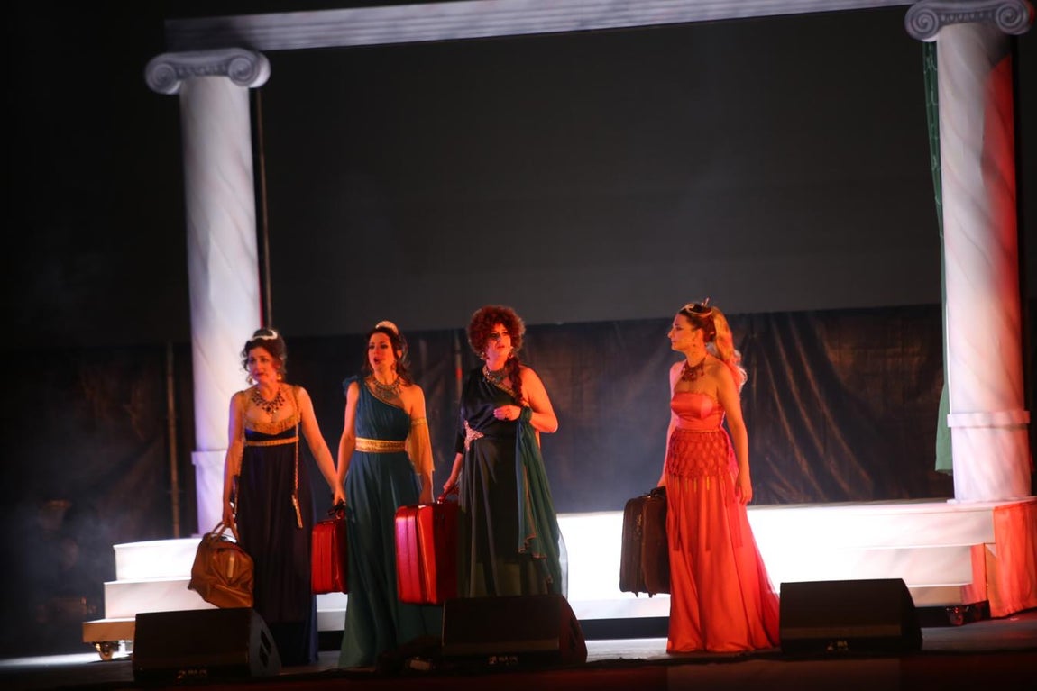 FOTOS: Gran ambiente en el pregón y en la 1ª noche de sábado de carnaval