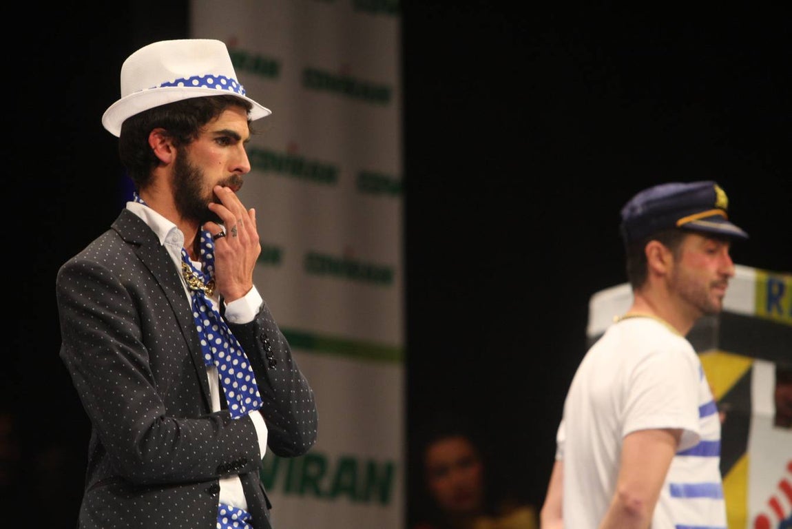 FOTOS: Chirigota Cai de miarma (7,20) en la Final del Falla. Carnaval de Cádiz 2018