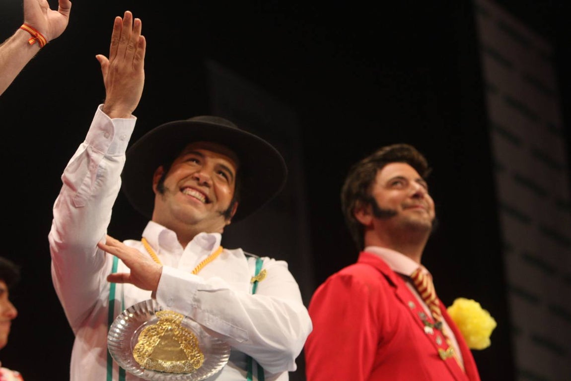 FOTOS: Chirigota Cai de miarma (7,20) en la Final del Falla. Carnaval de Cádiz 2018