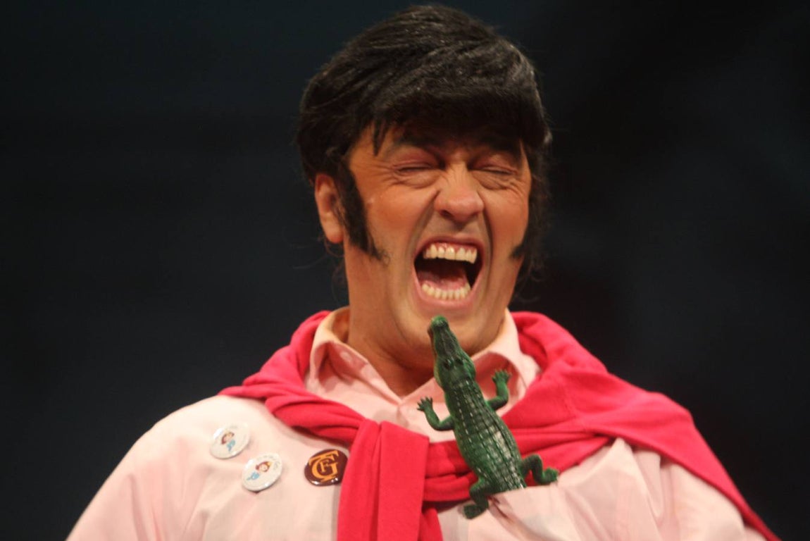 FOTOS: Chirigota Cai de miarma (7,20) en la Final del Falla. Carnaval de Cádiz 2018