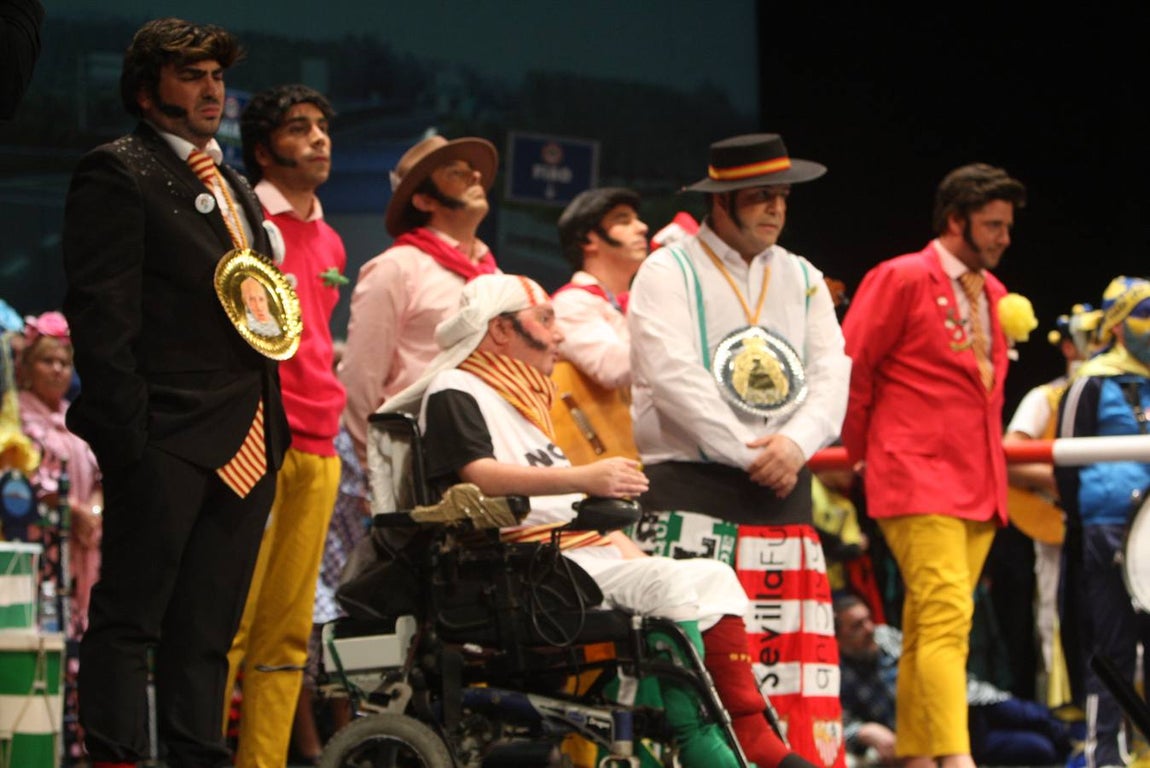 FOTOS: Chirigota Cai de miarma (7,20) en la Final del Falla. Carnaval de Cádiz 2018