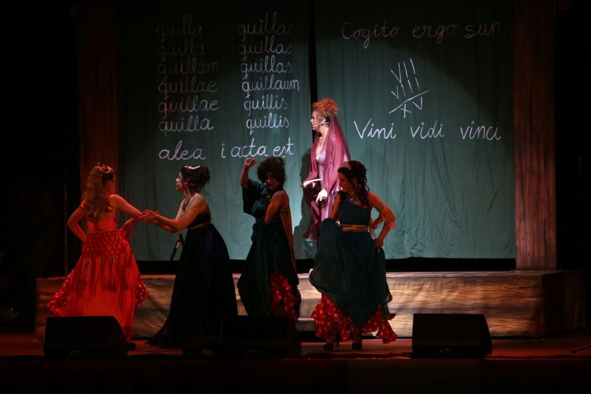 FOTOS: Gran ambiente en el pregón y en la 1ª noche de sábado de carnaval