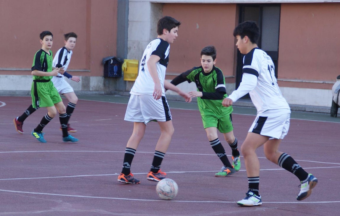 Las mejores imágenes del partido entre Virgen de Atocha &quot;B&quot; y Jesús Maestro &quot;A&quot;