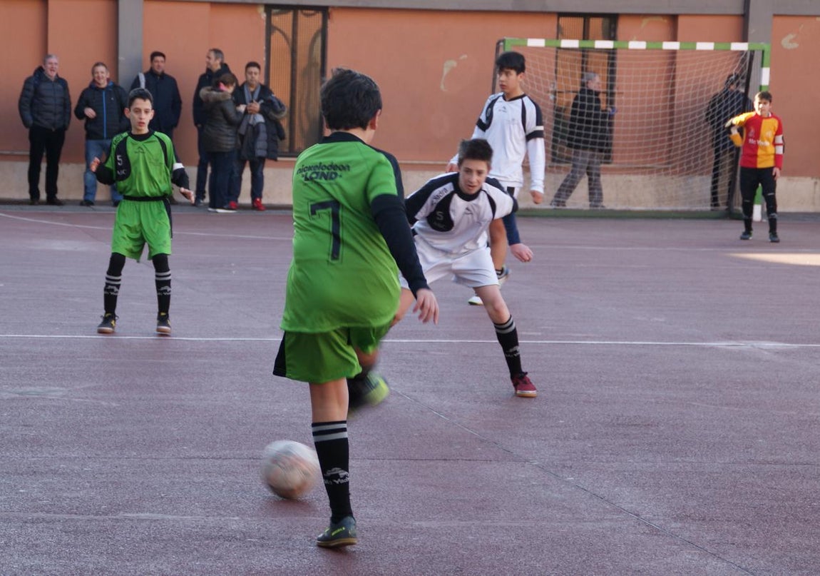 Las mejores imágenes del partido entre Virgen de Atocha &quot;B&quot; y Jesús Maestro &quot;A&quot;