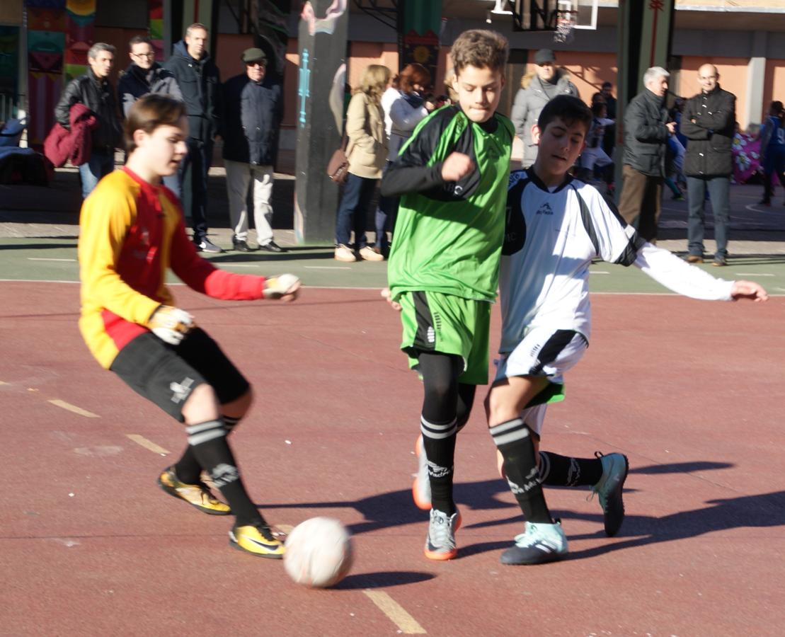 Las mejores imágenes del partido entre Virgen de Atocha &quot;B&quot; y Jesús Maestro &quot;A&quot;