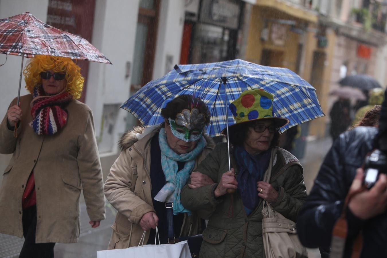 FOTOS: El Lunes más gaditano y carnavalero del año en Cádiz