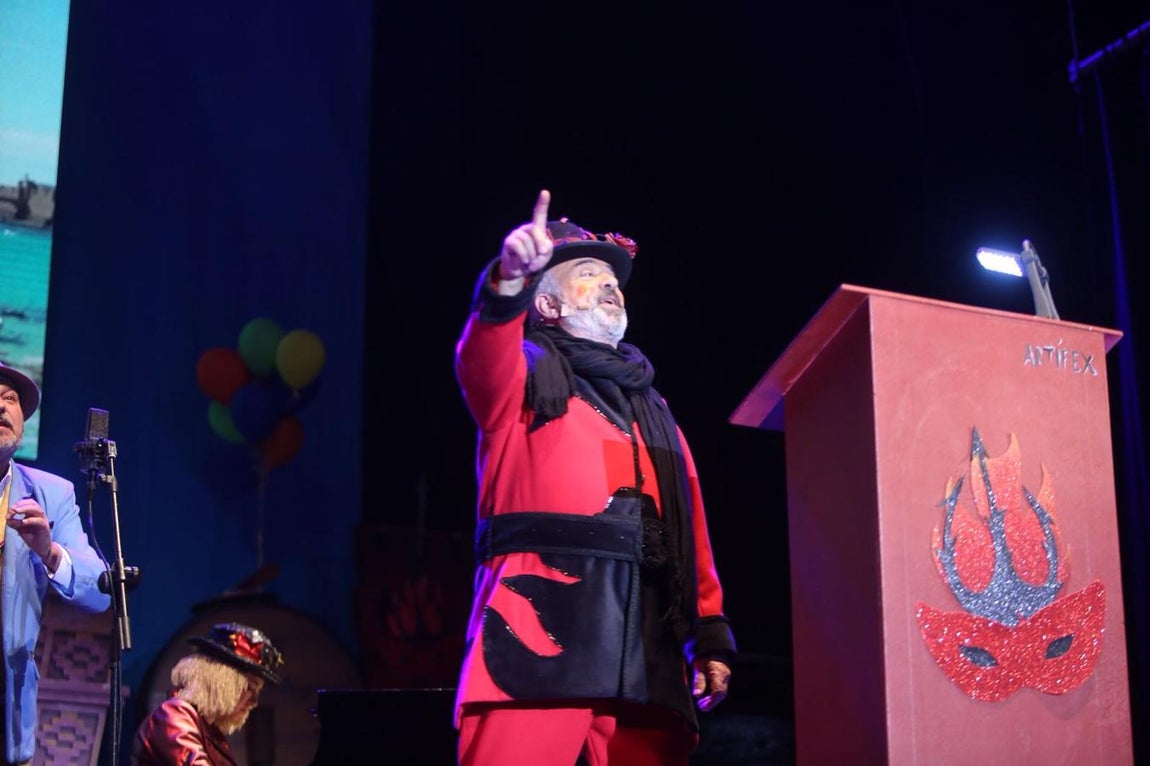 FOTOS: El Dios Momo arde en San Antonio