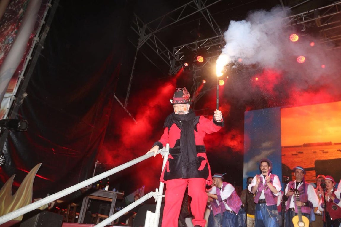 FOTOS: El Dios Momo arde en San Antonio