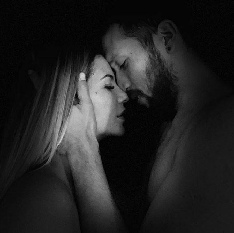 Tamara Gorro y Ezequiel Garay. Gorro no pudo esperar al 14 y el día anterior publicaba esta romántica imagen junto a su marido