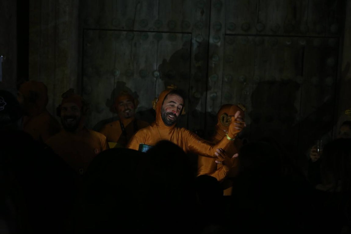 FOTOS: Ambiente en El Pópulo en el Carnaval del Cádiz 2018