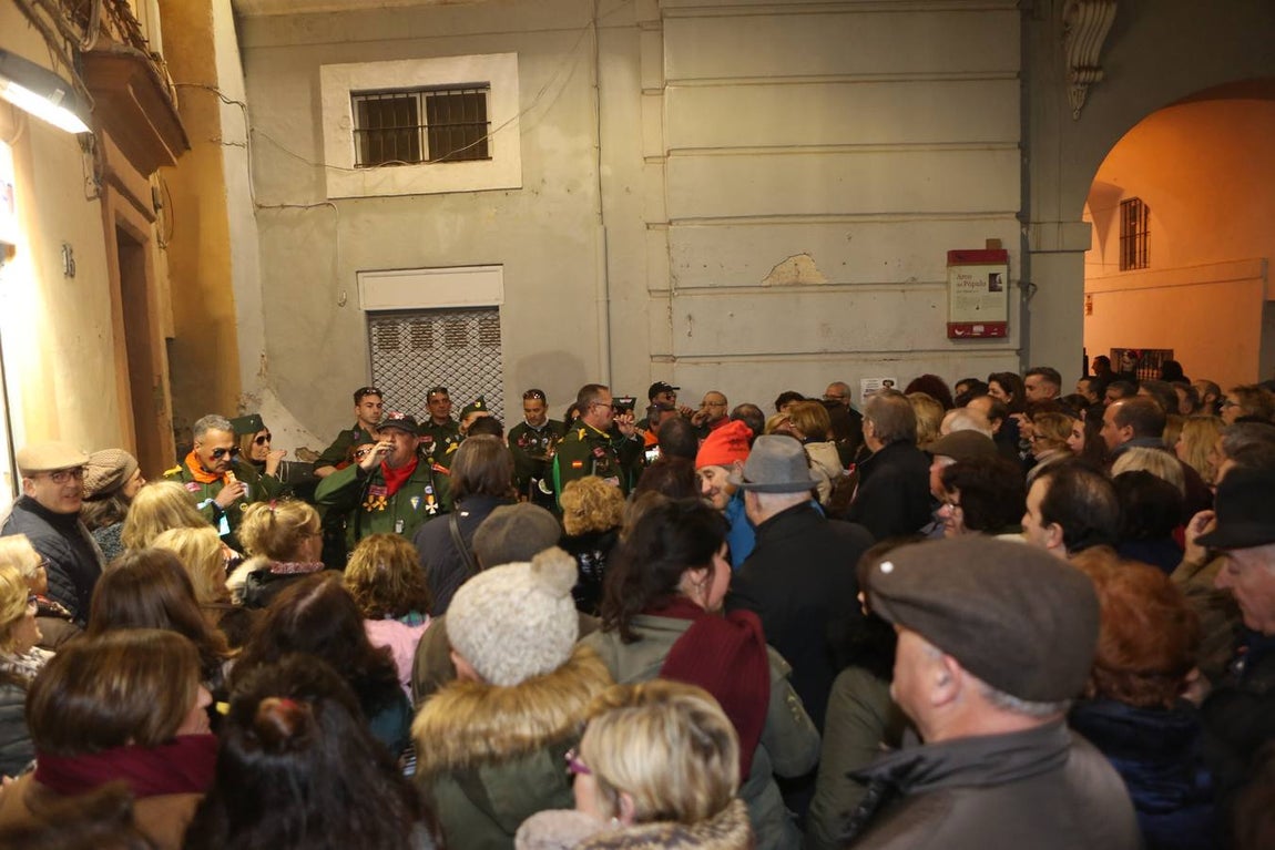 FOTOS: Ambiente en El Pópulo en el Carnaval del Cádiz 2018