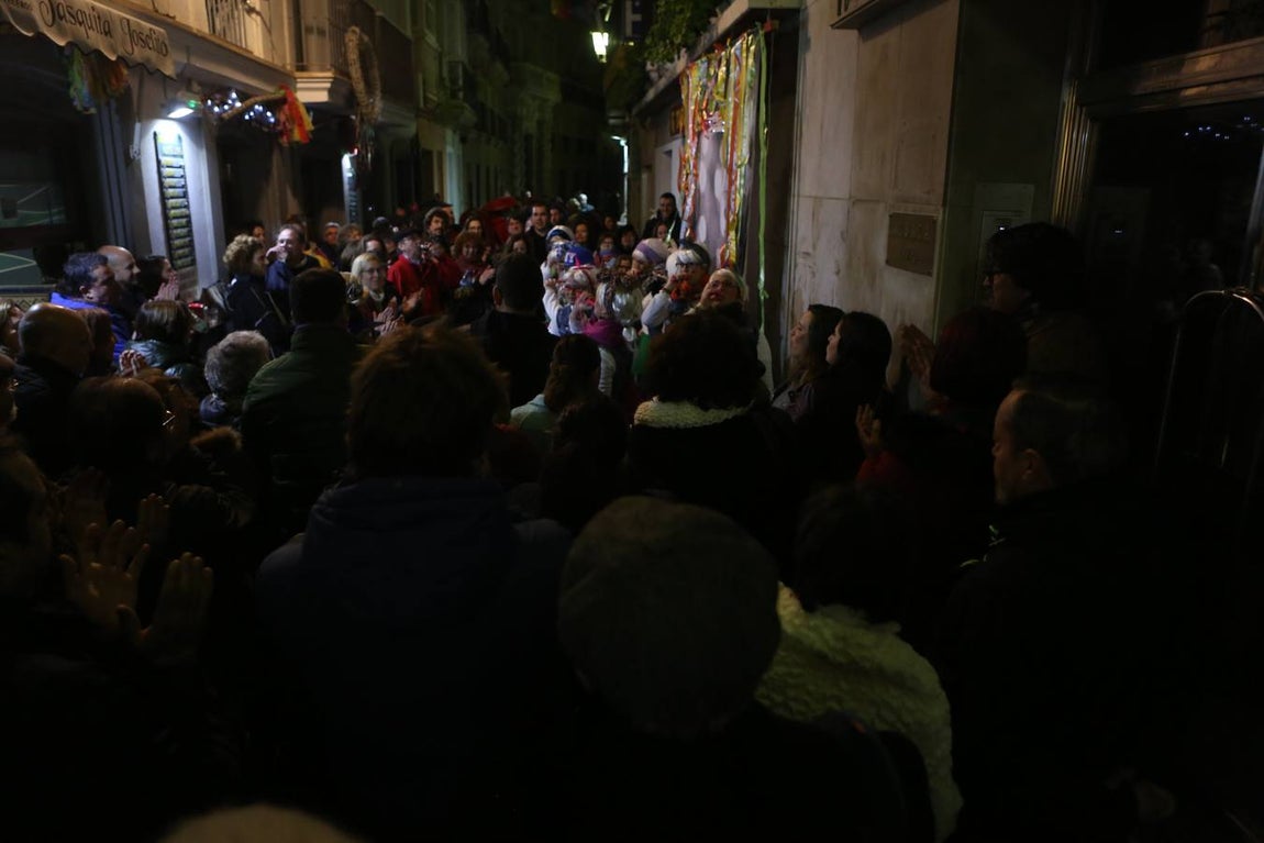 FOTOS: Ambiente en El Pópulo en el Carnaval del Cádiz 2018