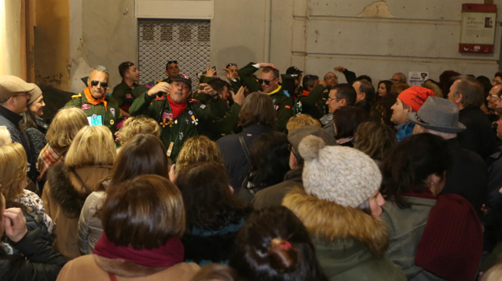 FOTOS: Ambiente en El Pópulo en el Carnaval del Cádiz 2018