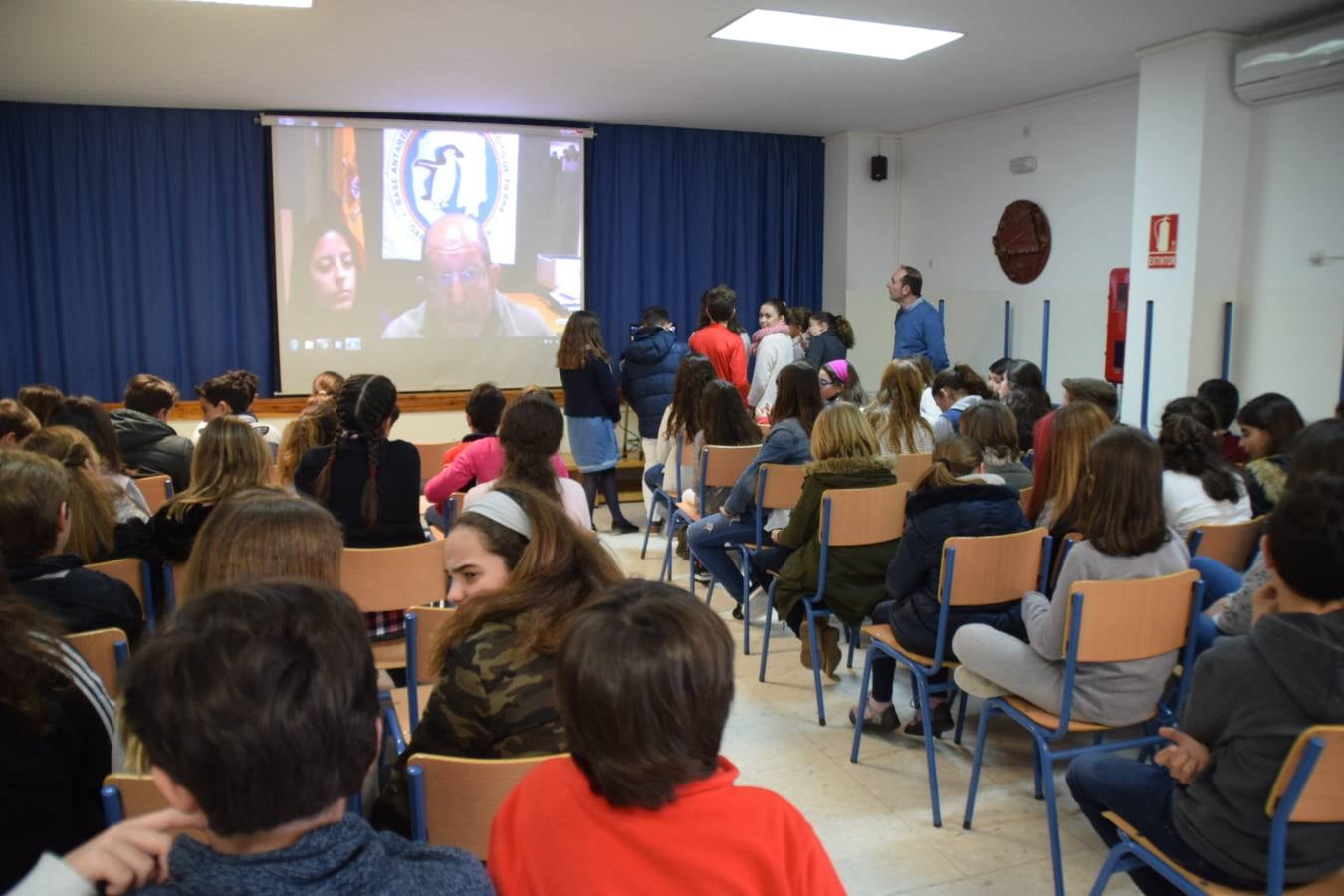 FOTOS: Alumnos del Almirante Laulhé contactan con la base de la Antártida