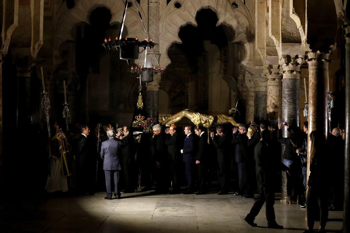 Las mejores imágenes del Vía Crucis de las Cofradías