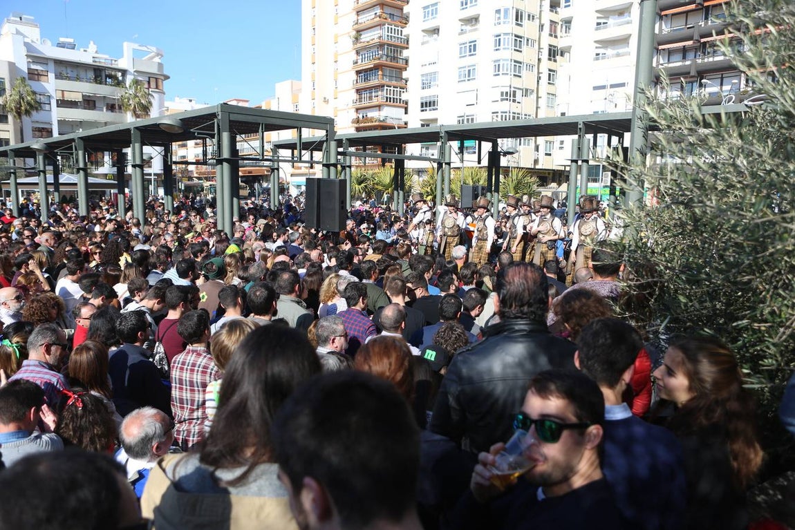 Las coplas conquistan el Paseo Marítimo de Cádiz