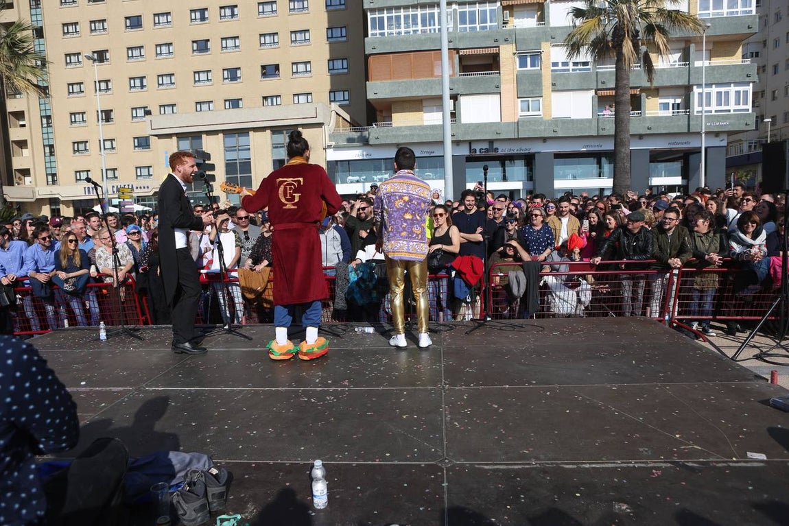 Las coplas conquistan el Paseo Marítimo de Cádiz