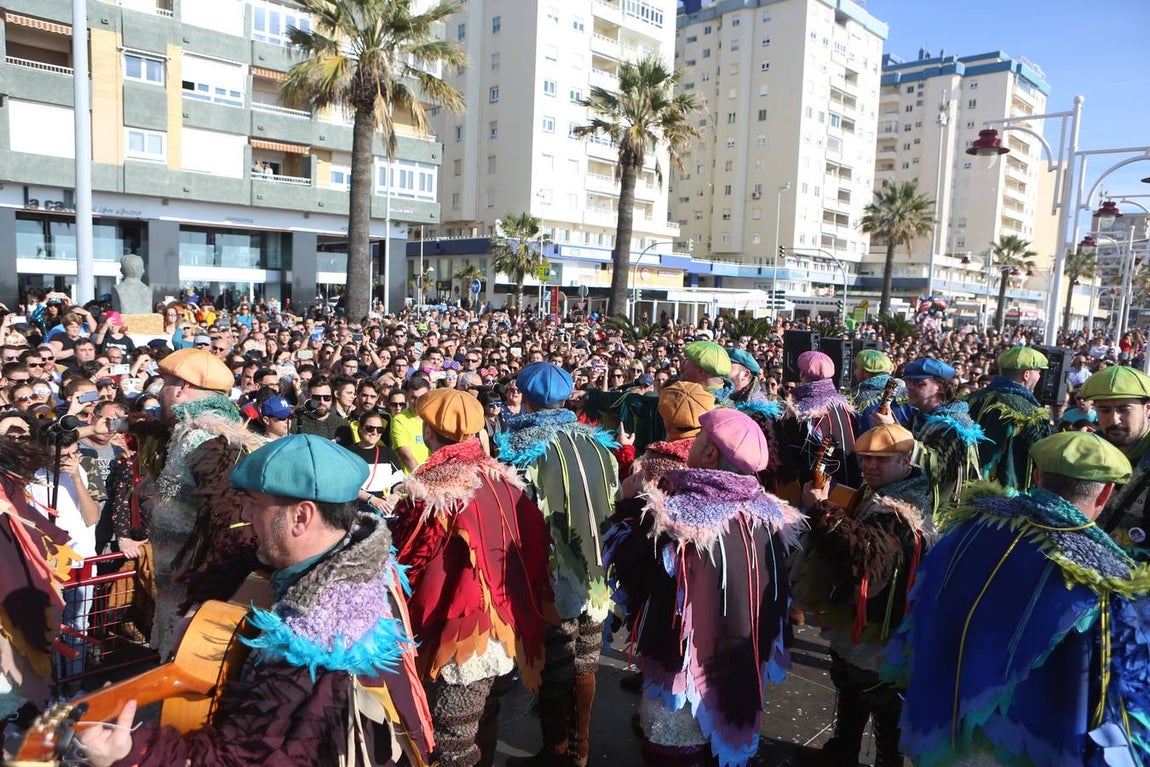 Las coplas conquistan el Paseo Marítimo de Cádiz