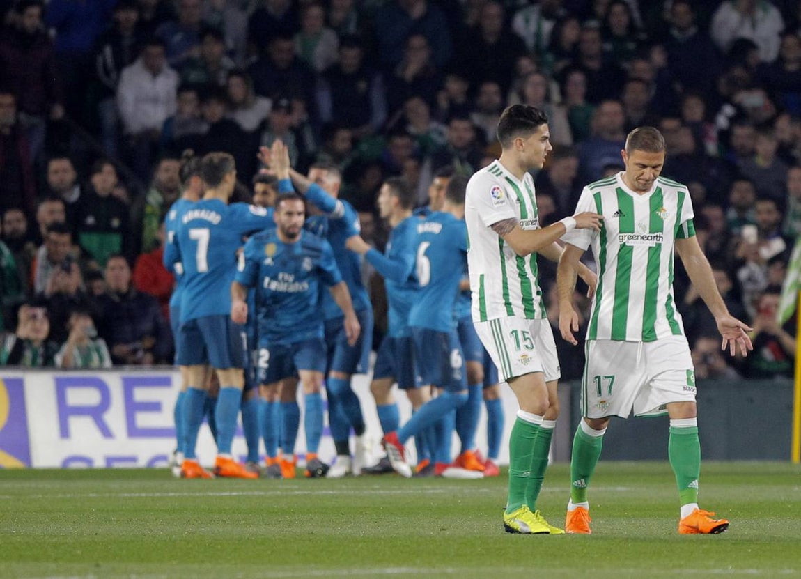Las imágenes más trepidantes del Real Betis-Real Madrid (3-5)