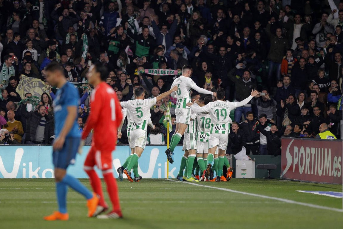 Las imágenes más trepidantes del Real Betis-Real Madrid (3-5)