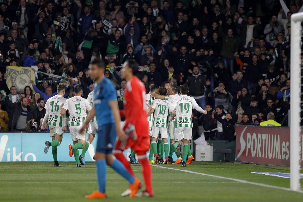 Las imágenes más trepidantes del Real Betis-Real Madrid (3-5)