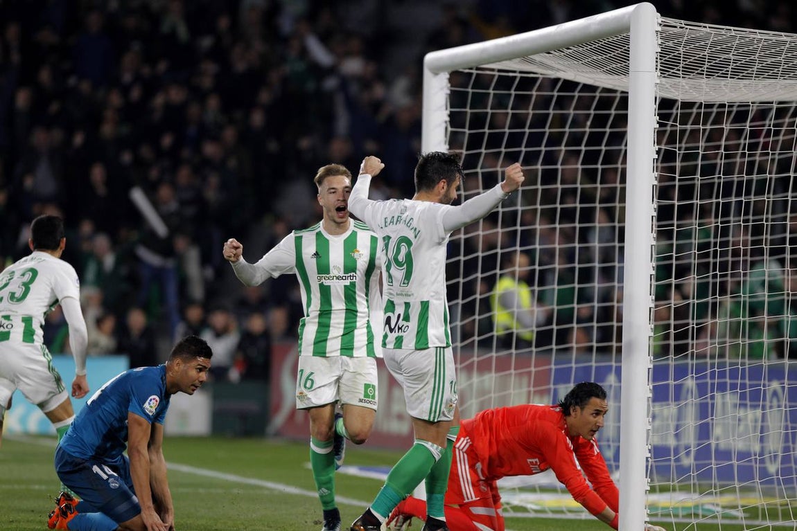 Las imágenes más trepidantes del Real Betis-Real Madrid (3-5)