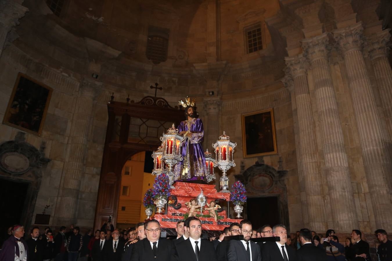 FOTOS: Vía Crucis Oficial de Hermandades de Cádiz 2018