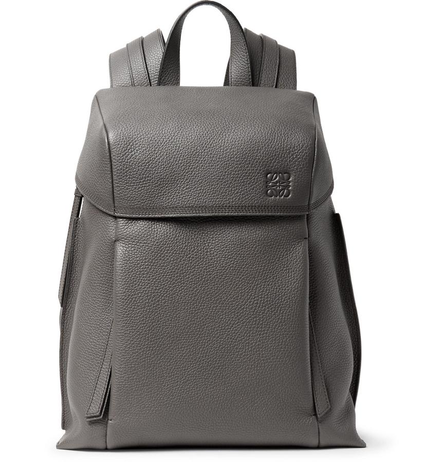 Mochila de Loewe. Una de las propuestas de la firma española es esta mochila de piel en color gris. (Precio: 2.100 euros)