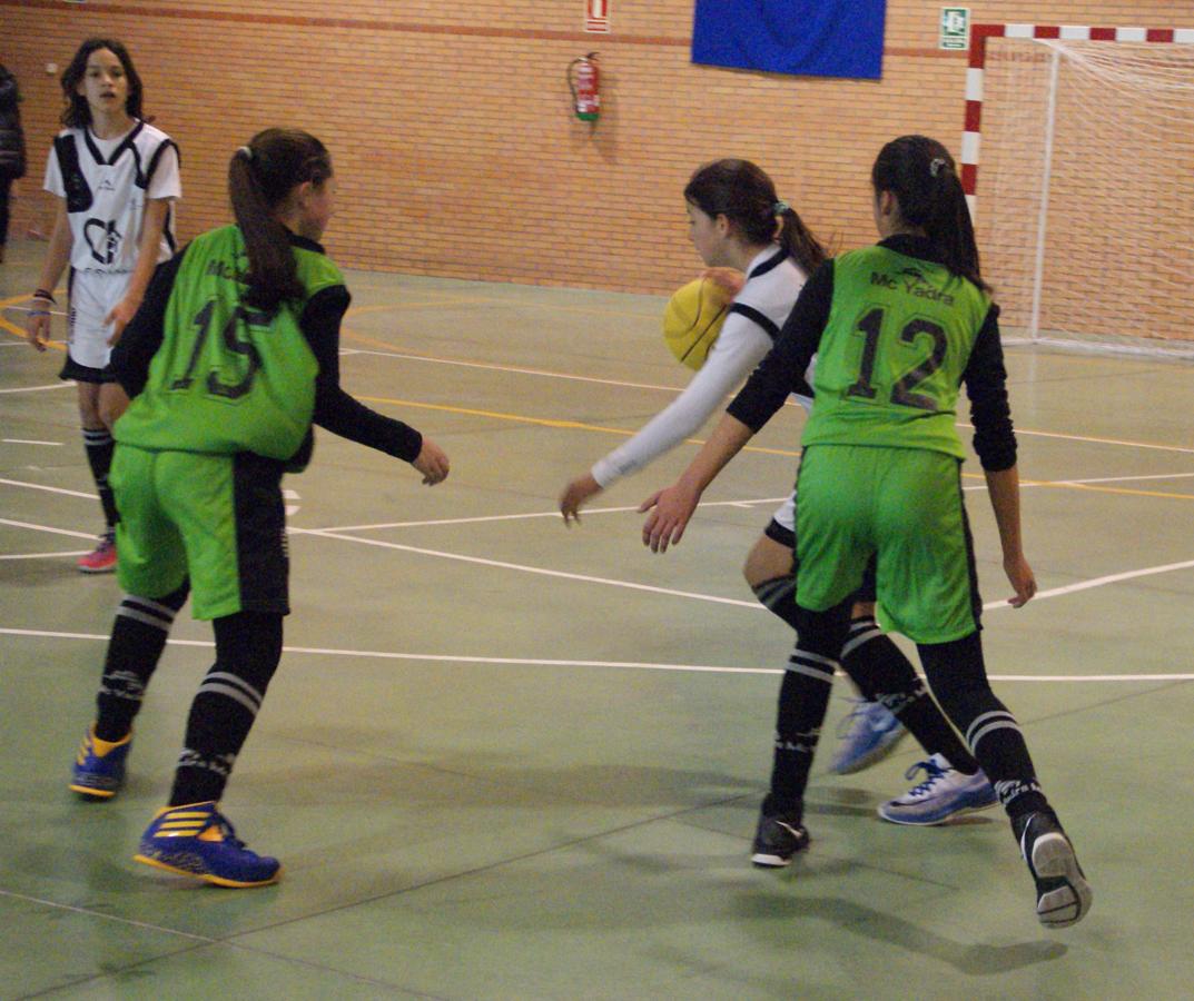 Las mejores imágenes del encuentro de baloncesto alevín femenino entre COIN &quot;A&quot; y Sagrada Familia Jorge Juan