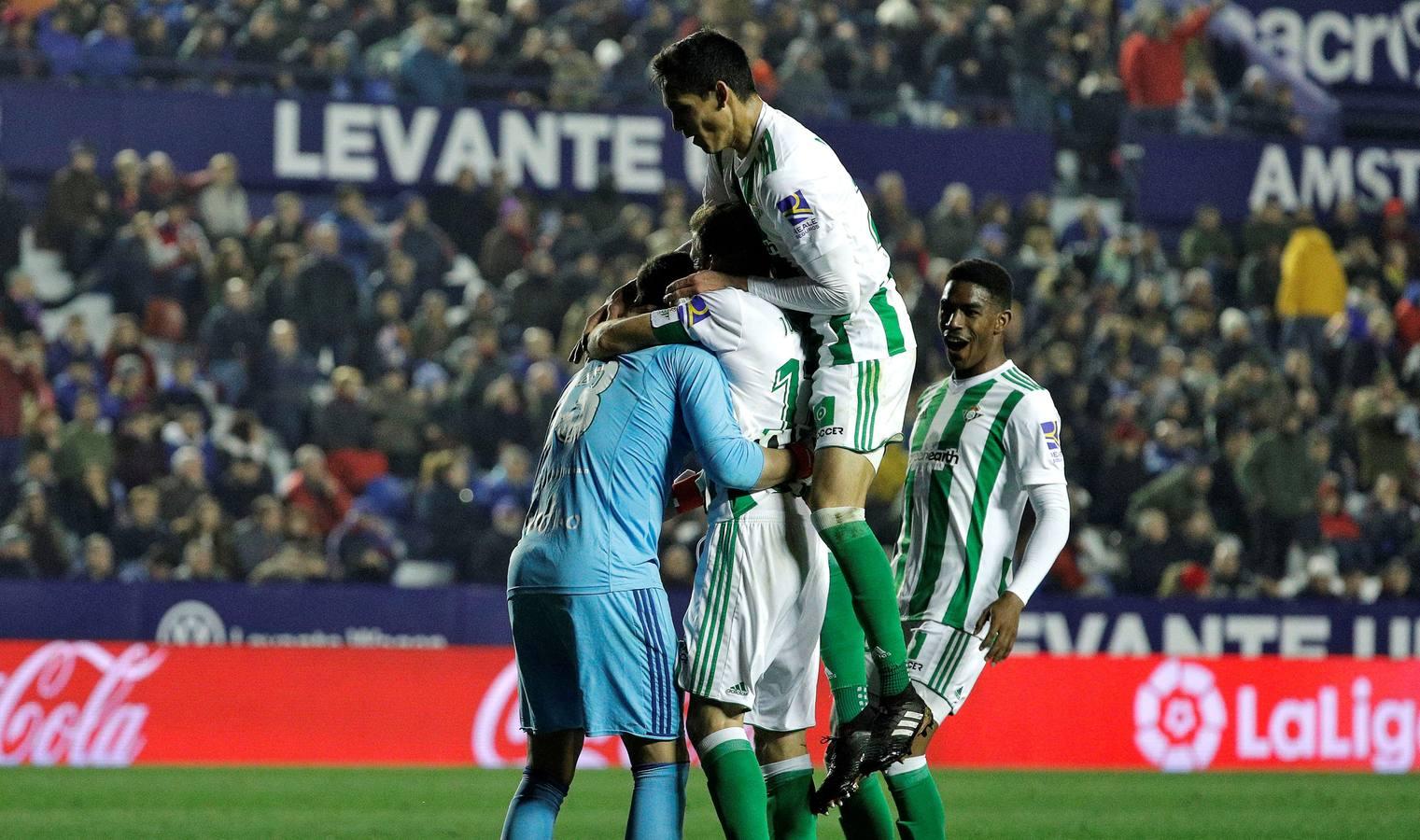 La victoria del Betis frente al Levante en imágenes