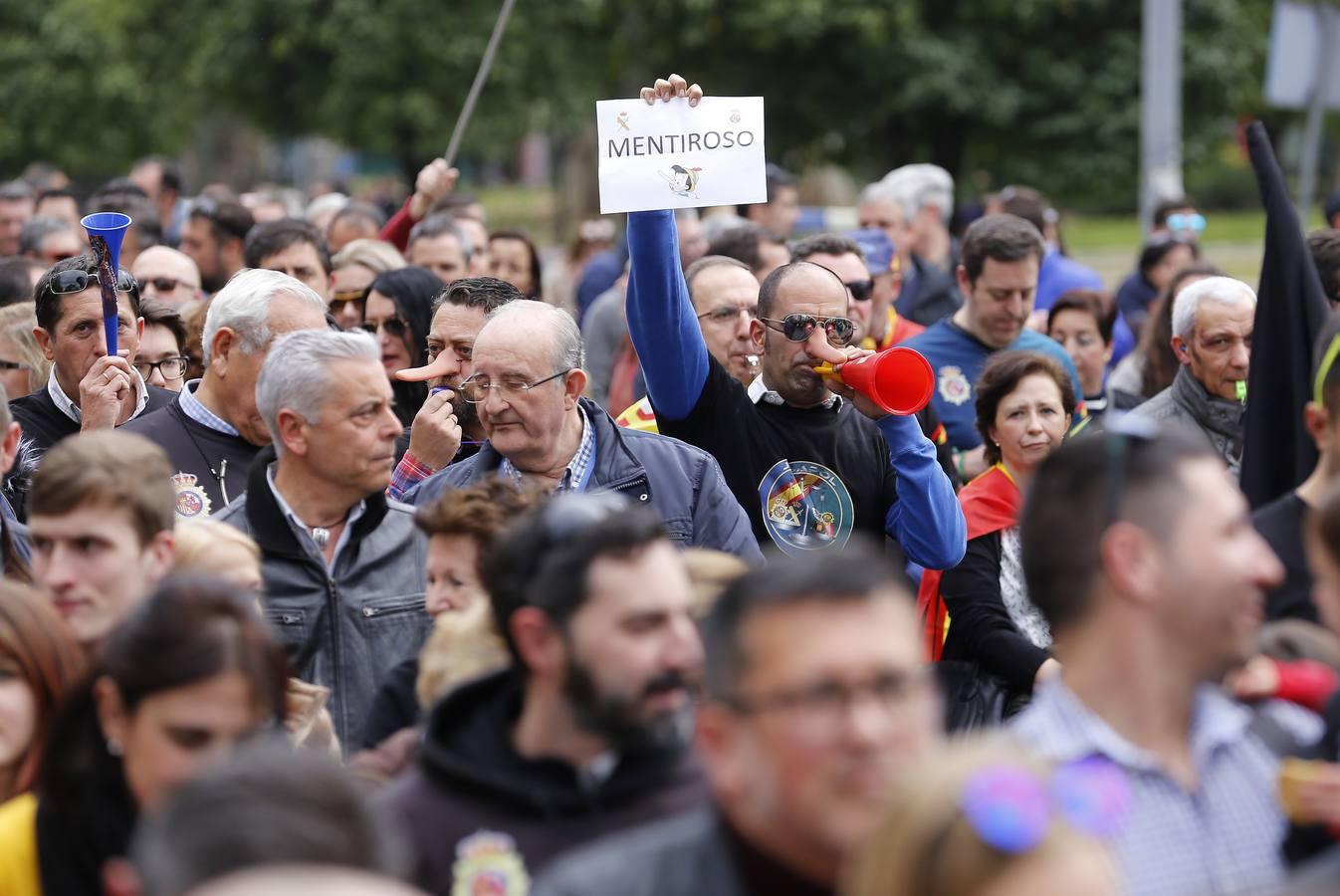 La manifestación de Córdoba por la equiparación salarial de policías y guardias civiles, en imágenes