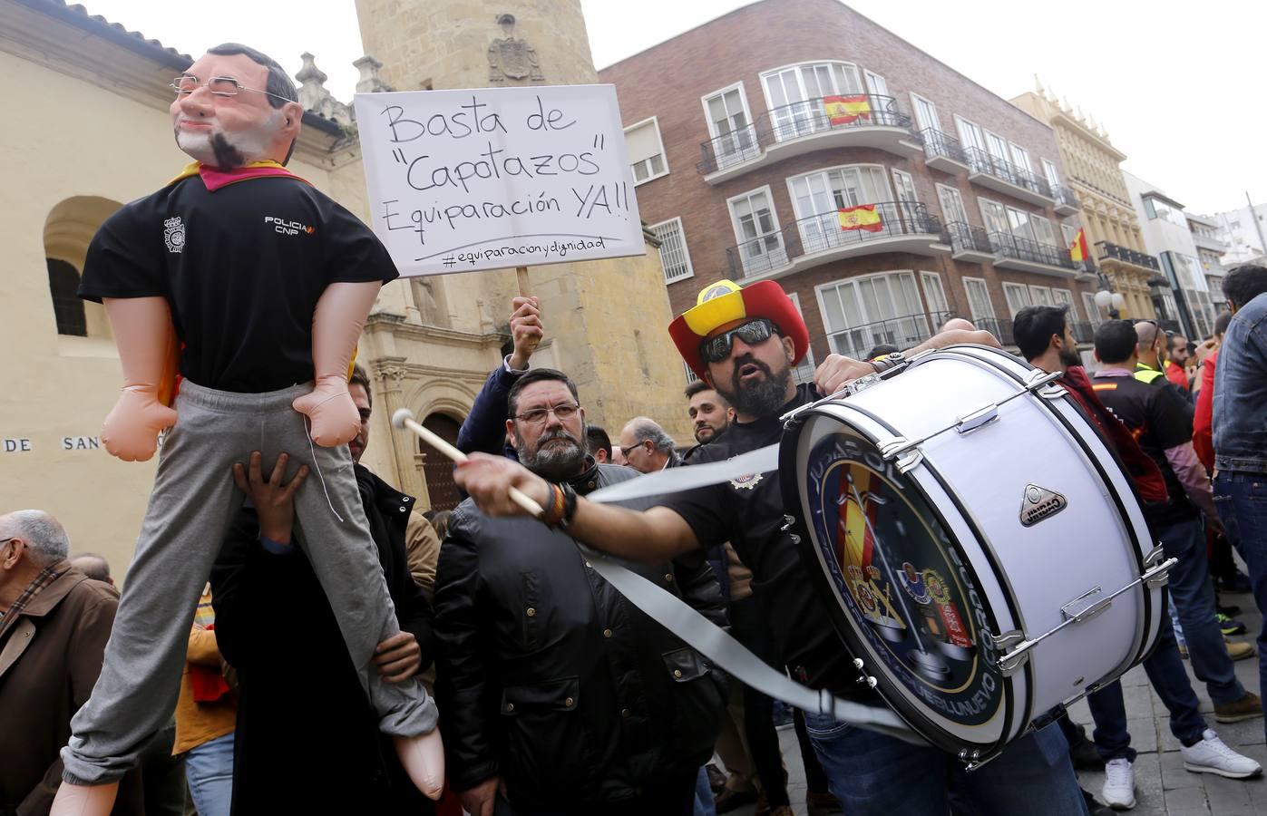 La manifestación de Córdoba por la equiparación salarial de policías y guardias civiles, en imágenes