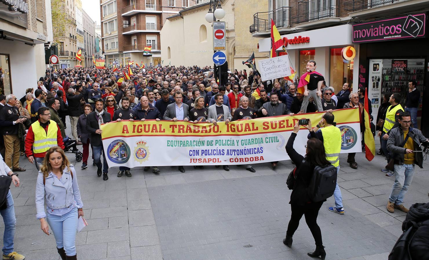 La manifestación de Córdoba por la equiparación salarial de policías y guardias civiles, en imágenes