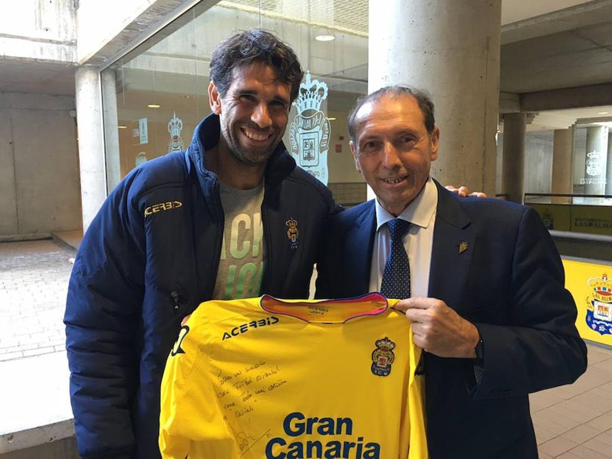 Valerón junto a Quini, en una visita del Sporting a Las Palmas. 