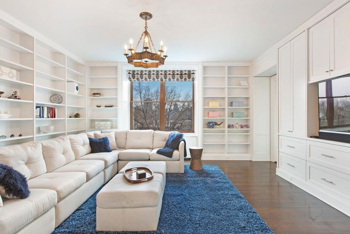 Salón. El edificio ocupa un emplazamiento privilegiado: el número 271 de Central Park West, uno de los lugares más reclamados en la cuidad que nunca duerme. A través de sus grandes ventanales se puede ver el icónico parque
