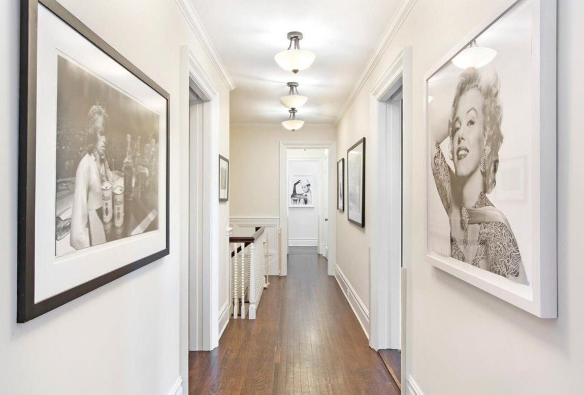 Dos plantas. El piso de Bruce Willis tiene dos pisos, el primero está destinado a la convivencia y el segundo al descanso. En total, la casa mide más 550 metros cuadrados