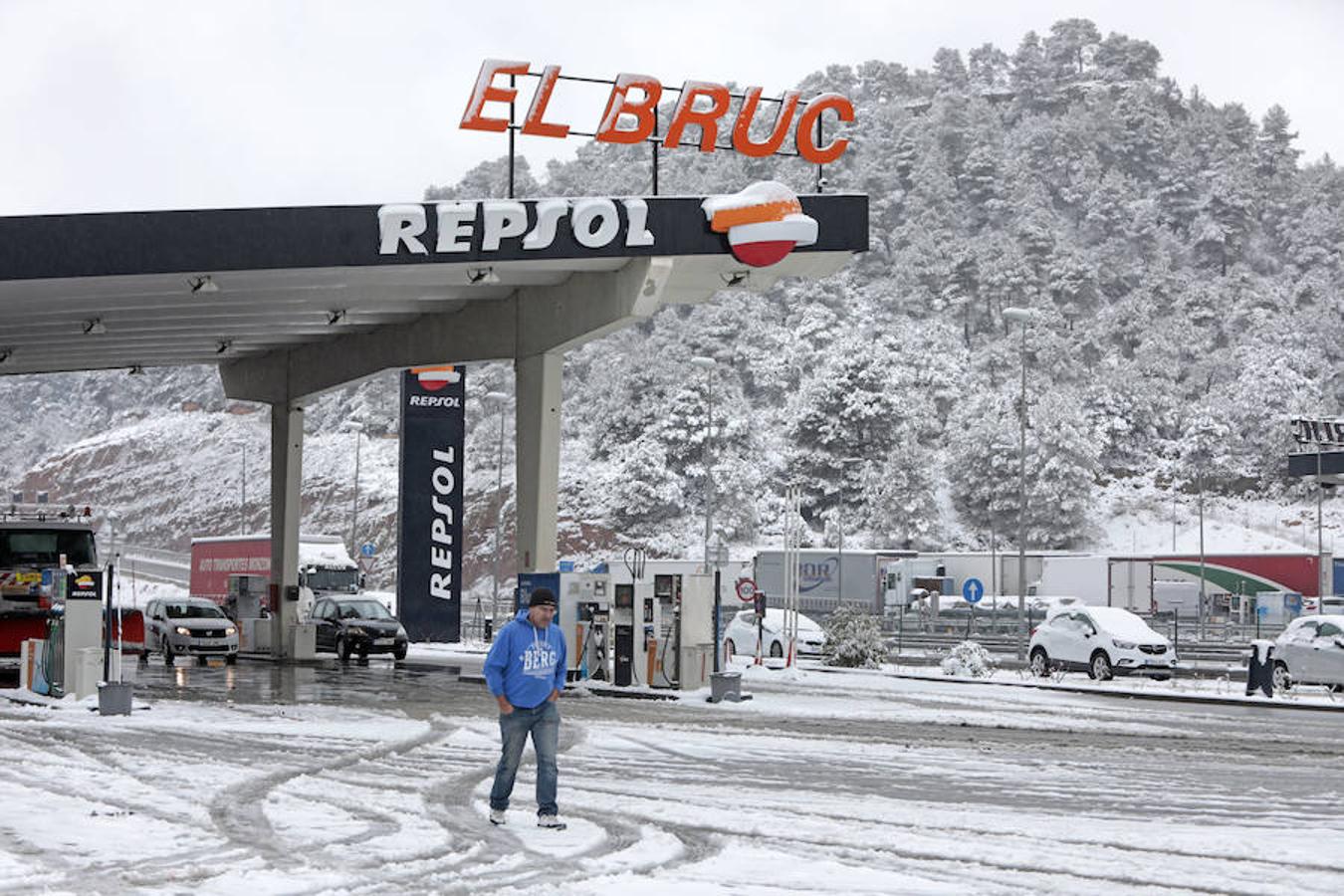 Cataluña se tiñe de blanco con la mayor nevada del invierno