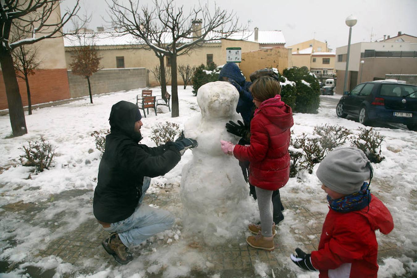 Cataluña se tiñe de blanco con la mayor nevada del invierno