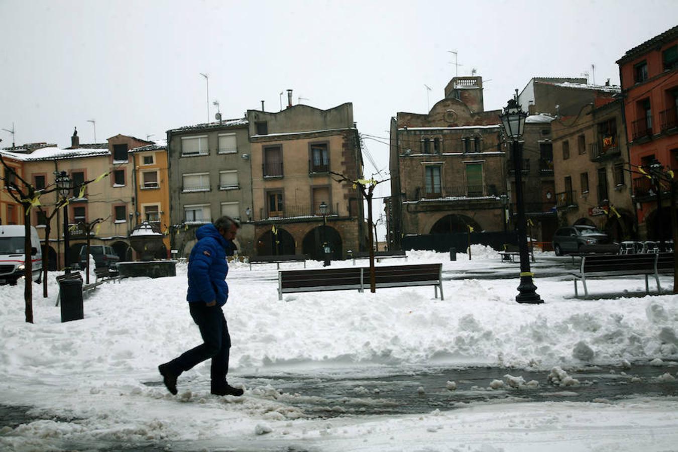 Cataluña se tiñe de blanco con la mayor nevada del invierno